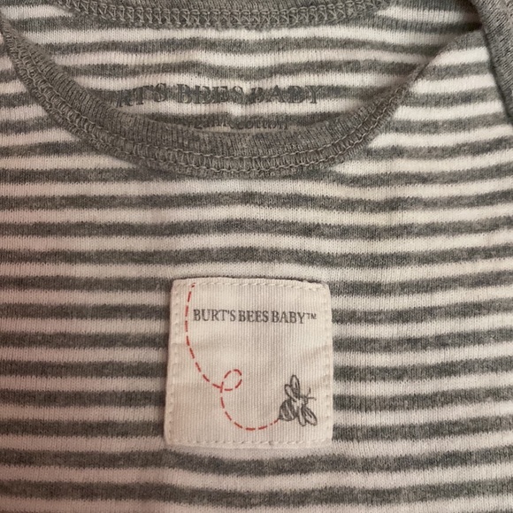 Burt’s Bees Baby Gray Stripped Onesie - Size 0-3 Months - Picture 3 of 3